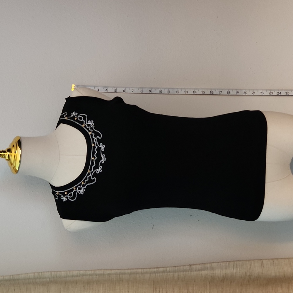 Finity sleeveless tank size small